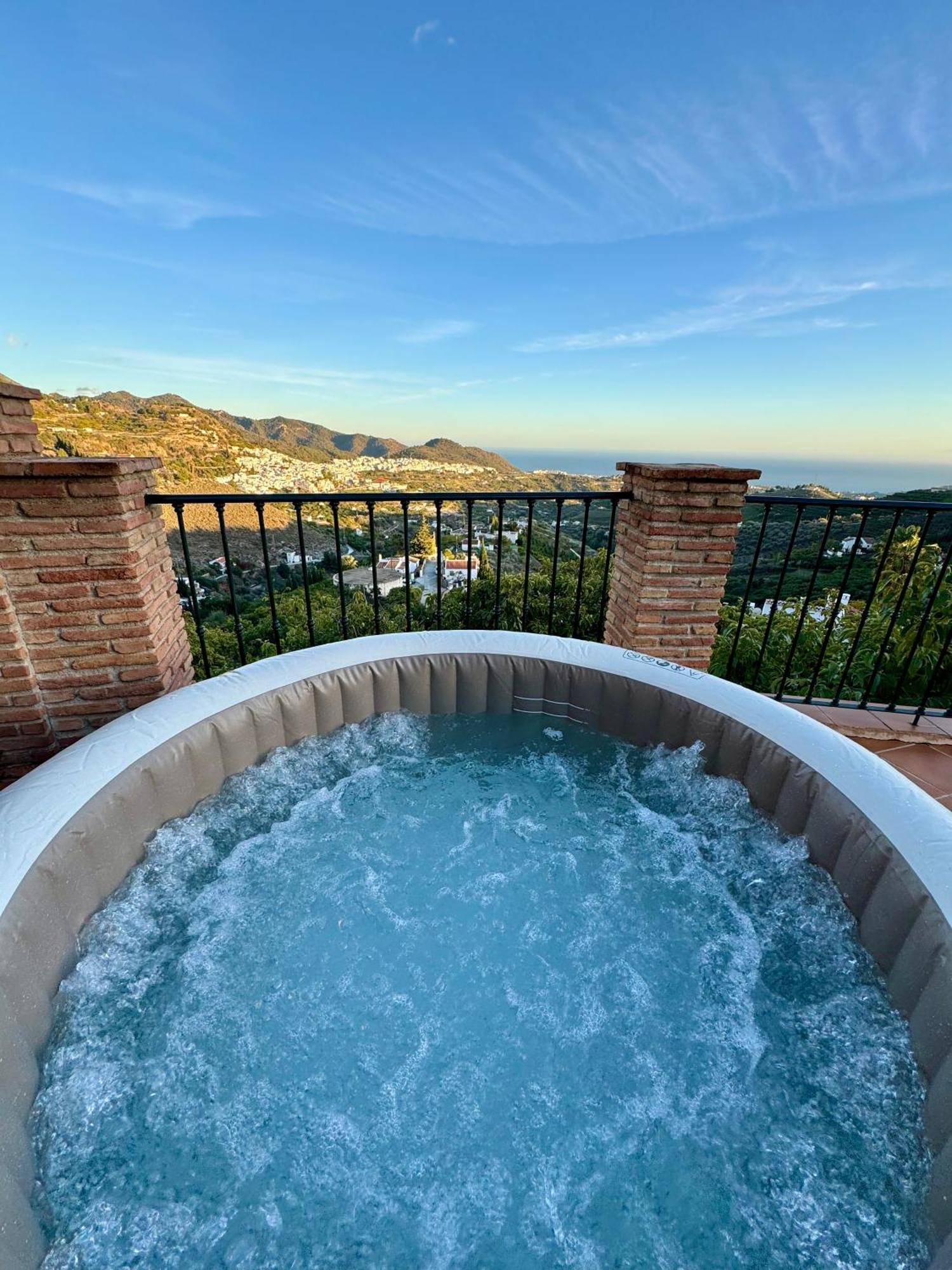 Villa En Frigiliana Con Piscina, Jacuzzi Y Espectaculares Vistas Bagian luar foto