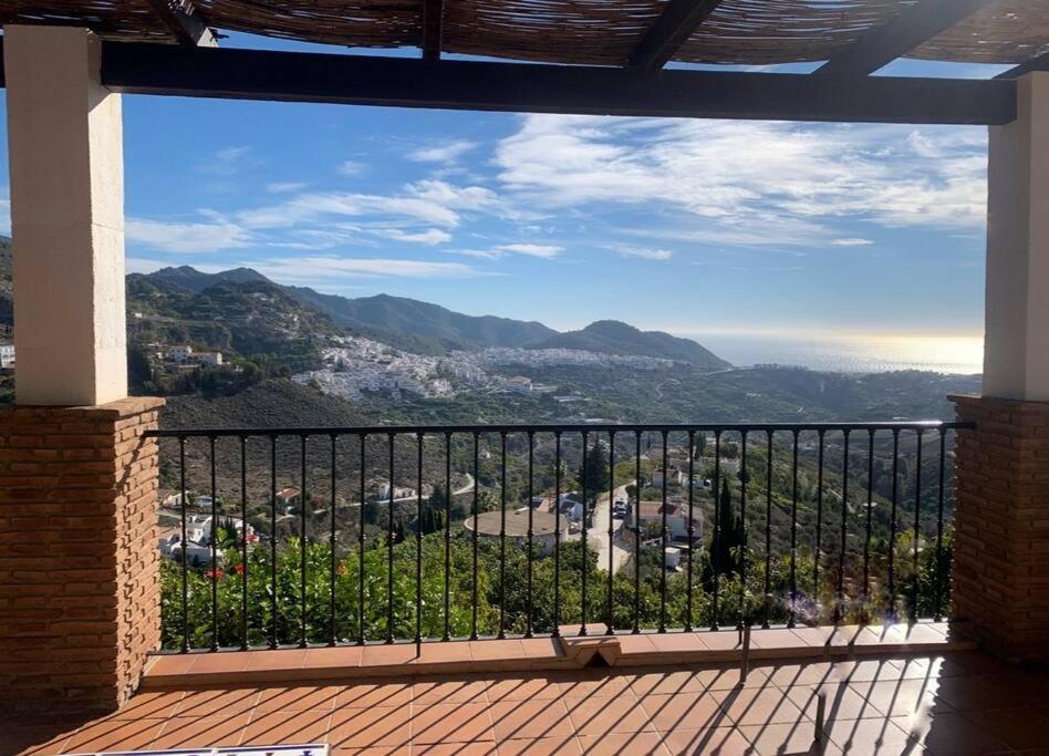 Villa En Frigiliana Con Piscina, Jacuzzi Y Espectaculares Vistas Bagian luar foto