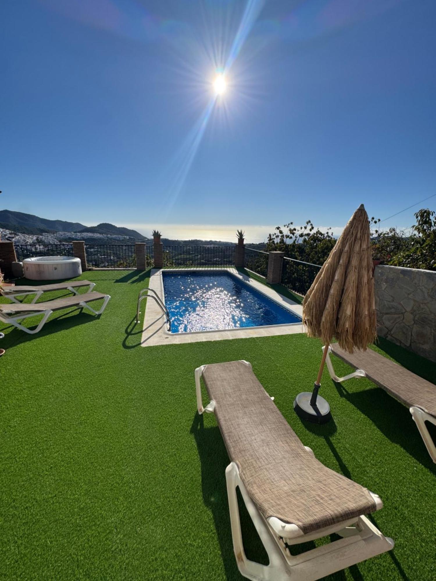 Villa En Frigiliana Con Piscina, Jacuzzi Y Espectaculares Vistas Bagian luar foto